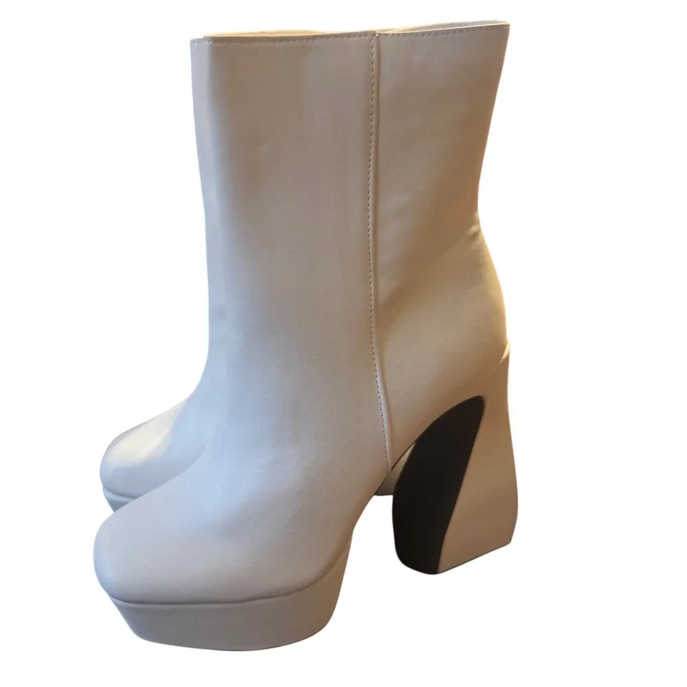 NWT Fashion Nova White Platform Chunky Heel Ankle Boots Size 10M FNFF2203